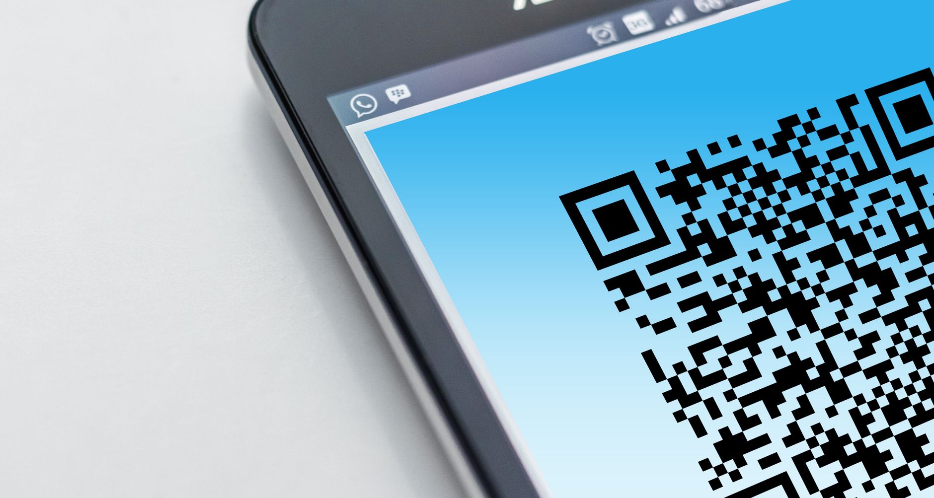 Código QR de verificación Verifactu generado en una factura digital desde el móvil