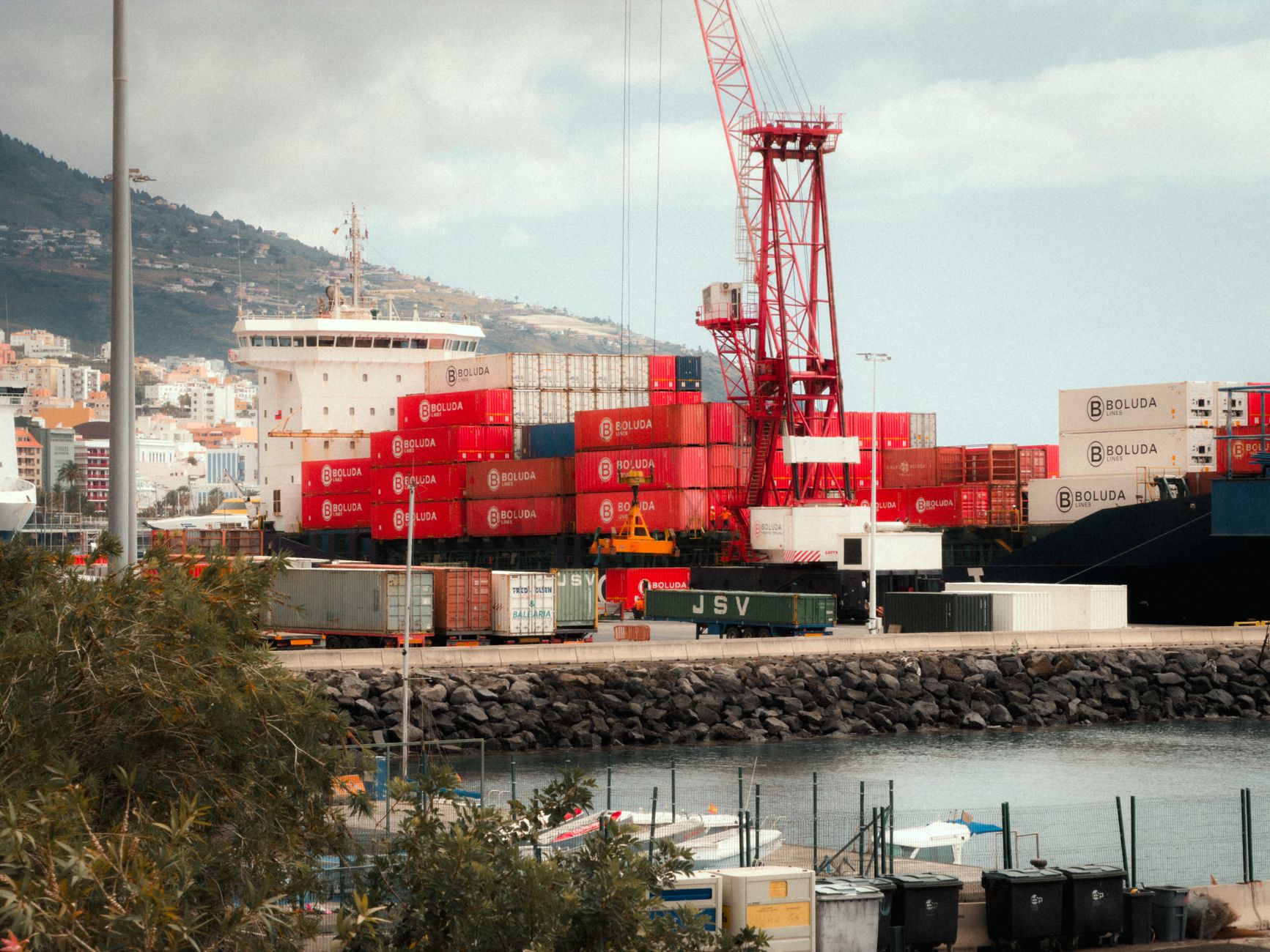 Puerto y actividad comercial en Canarias, territorio con fiscalidad IGIC propia