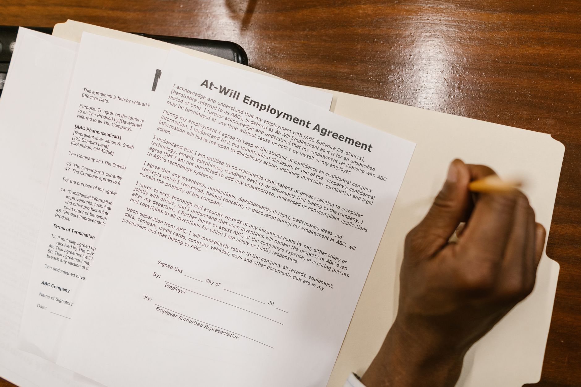 Documentación de recursos humanos y contratos laborales con IRPF